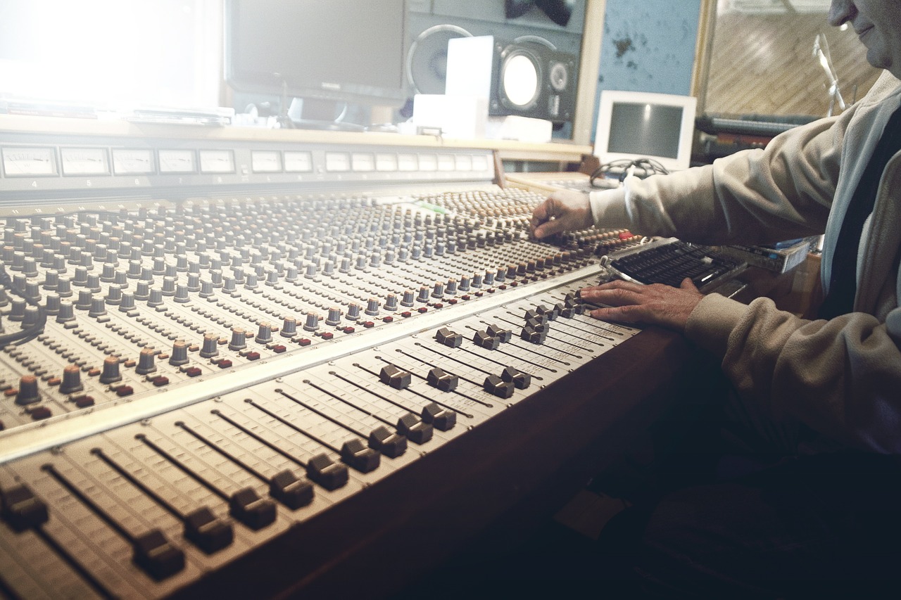 Benefits of Building a Recording Studio in Your Home - Blog